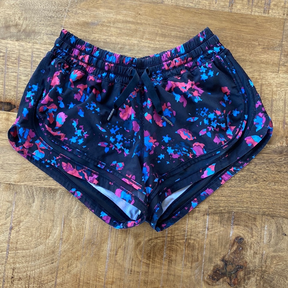 Lululemon 💕 Womens Athletic Shorts Size 4